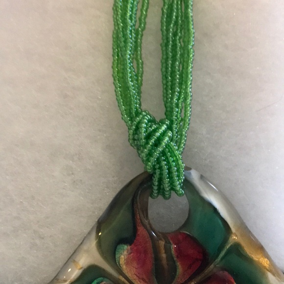 Beaded clasp closure necklace. Glass pendant. - Picture 5 of 5